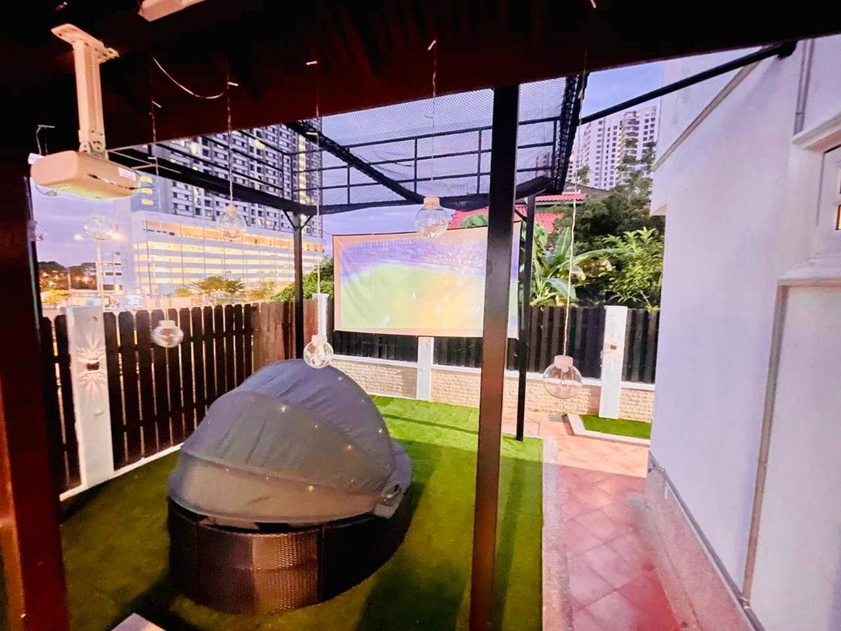 Trendy Family Getaway By Stayco - Mini-Pool, Outdoor Cinema, Air Loft, Ps4, Ktv - Just 2 Mins To Beach! Batu Feringgi Luaran gambar